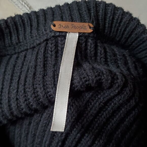 FREE People Downtown Black Dolman Sleeve Asymmetrical Ribbed Knit Sweater Medium - Picture 14 of 14